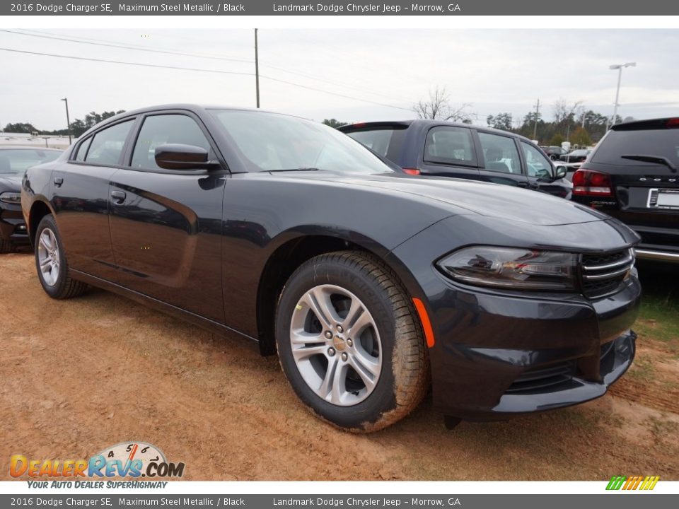 Front 3/4 View of 2016 Dodge Charger SE Photo #4