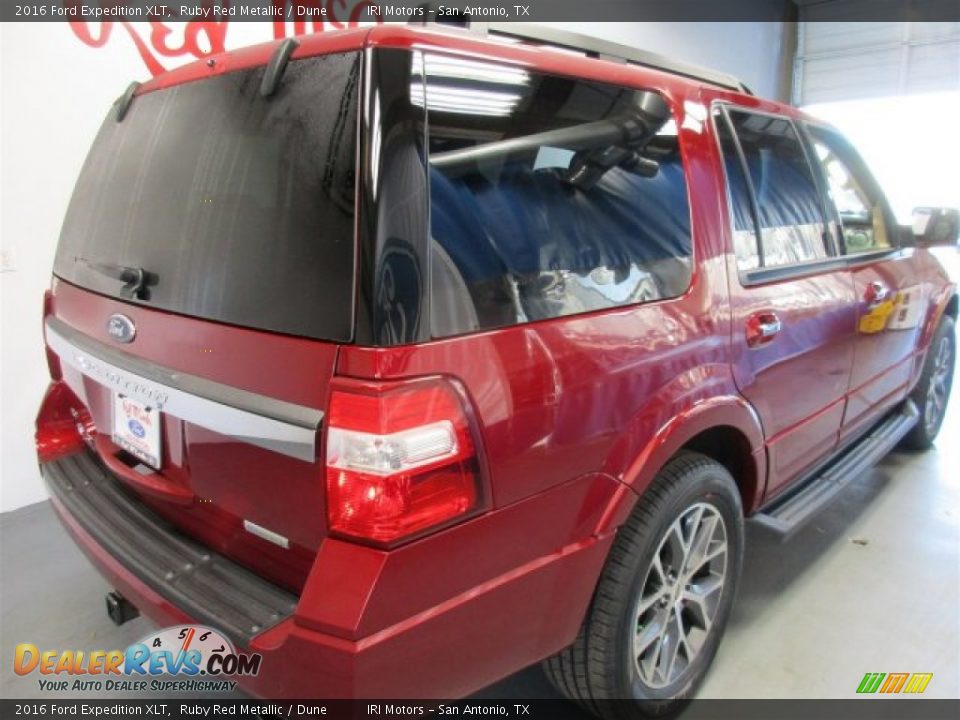 2016 Ford Expedition XLT Ruby Red Metallic / Dune Photo #8