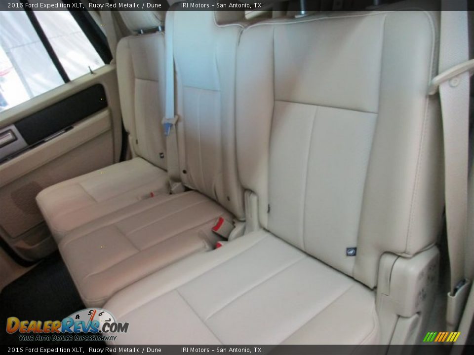 2016 Ford Expedition XLT Ruby Red Metallic / Dune Photo #10