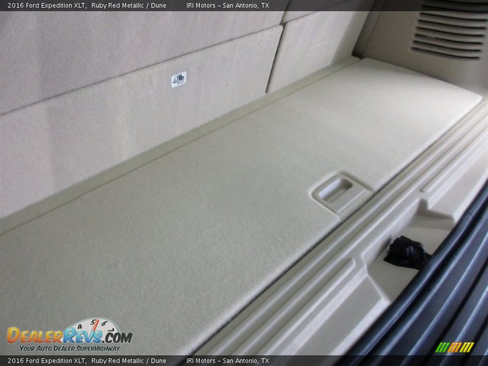 2016 Ford Expedition XLT Ruby Red Metallic / Dune Photo #13