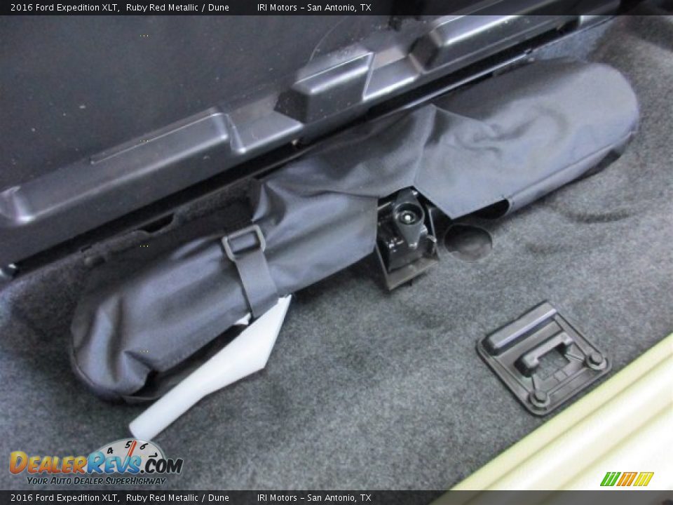 2016 Ford Expedition XLT Ruby Red Metallic / Dune Photo #14