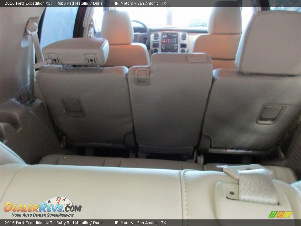 2016 Ford Expedition XLT Ruby Red Metallic / Dune Photo #15