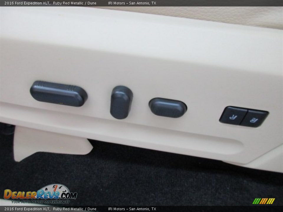 2016 Ford Expedition XLT Ruby Red Metallic / Dune Photo #17