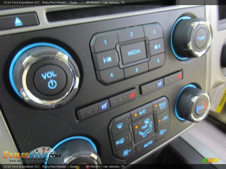 2016 Ford Expedition XLT Ruby Red Metallic / Dune Photo #19