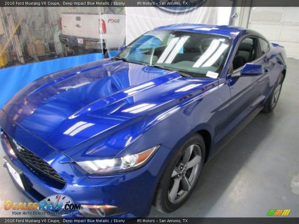 Front 3/4 View of 2016 Ford Mustang V6 Coupe Photo #3