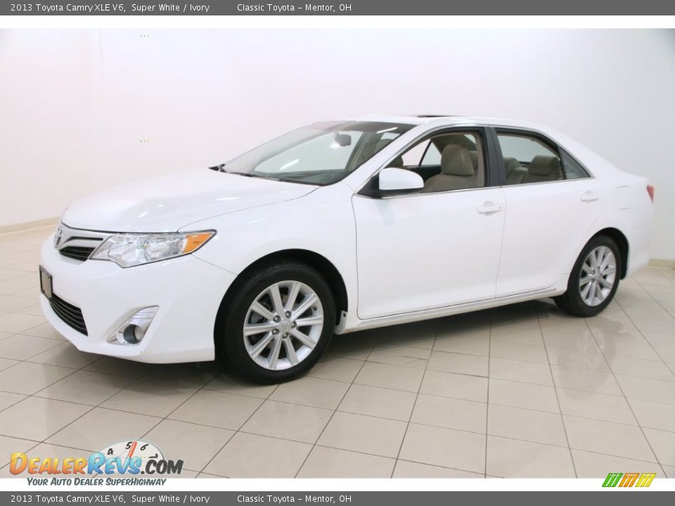 2013 Toyota Camry XLE V6 Super White / Ivory Photo #3