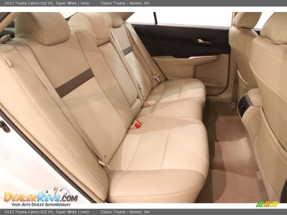2013 Toyota Camry XLE V6 Super White / Ivory Photo #14