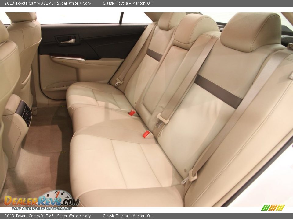 2013 Toyota Camry XLE V6 Super White / Ivory Photo #15