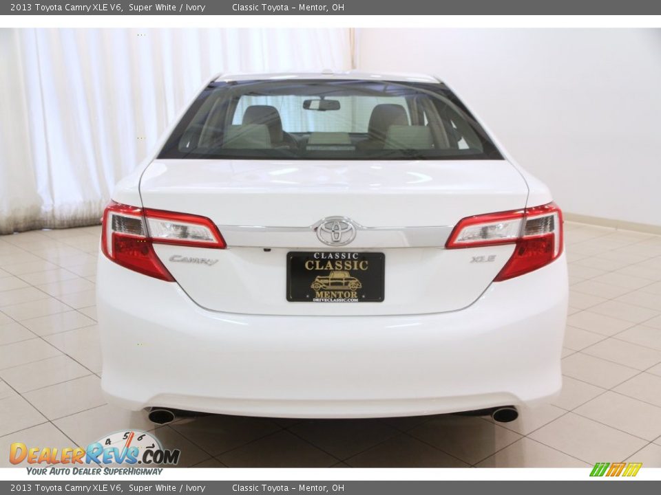 2013 Toyota Camry XLE V6 Super White / Ivory Photo #16