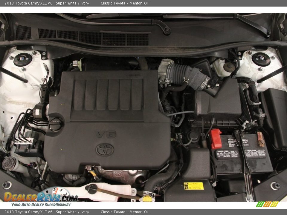 2013 Toyota Camry XLE V6 Super White / Ivory Photo #17
