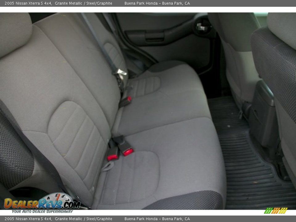 2005 Nissan Xterra S 4x4 Granite Metallic / Steel/Graphite Photo #17