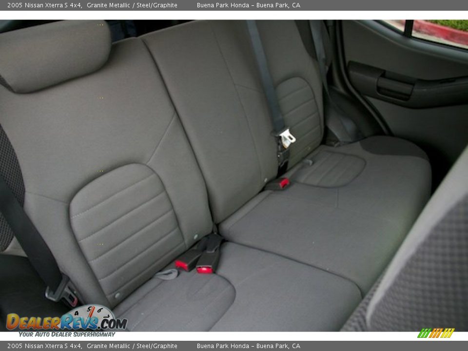 2005 Nissan Xterra S 4x4 Granite Metallic / Steel/Graphite Photo #18