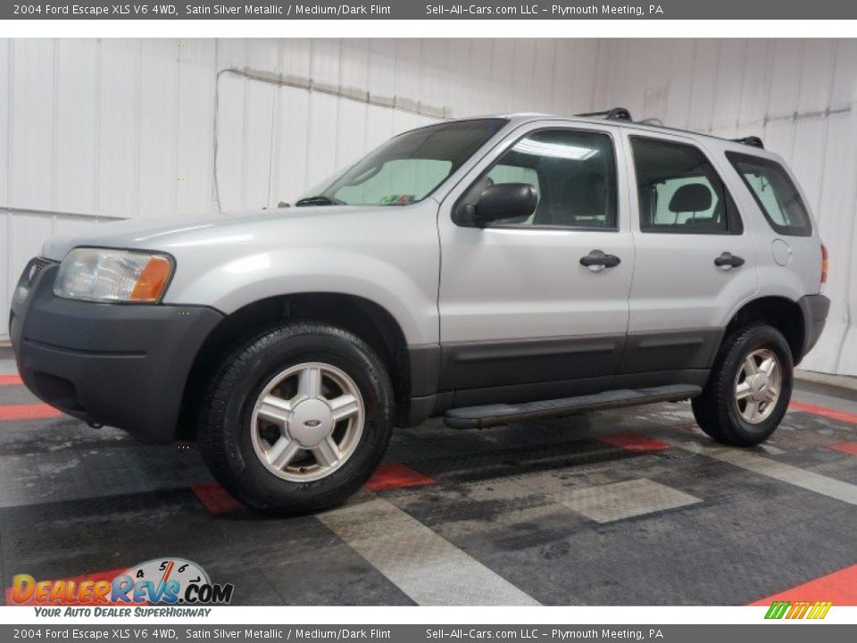 Front 3/4 View of 2004 Ford Escape XLS V6 4WD Photo #2