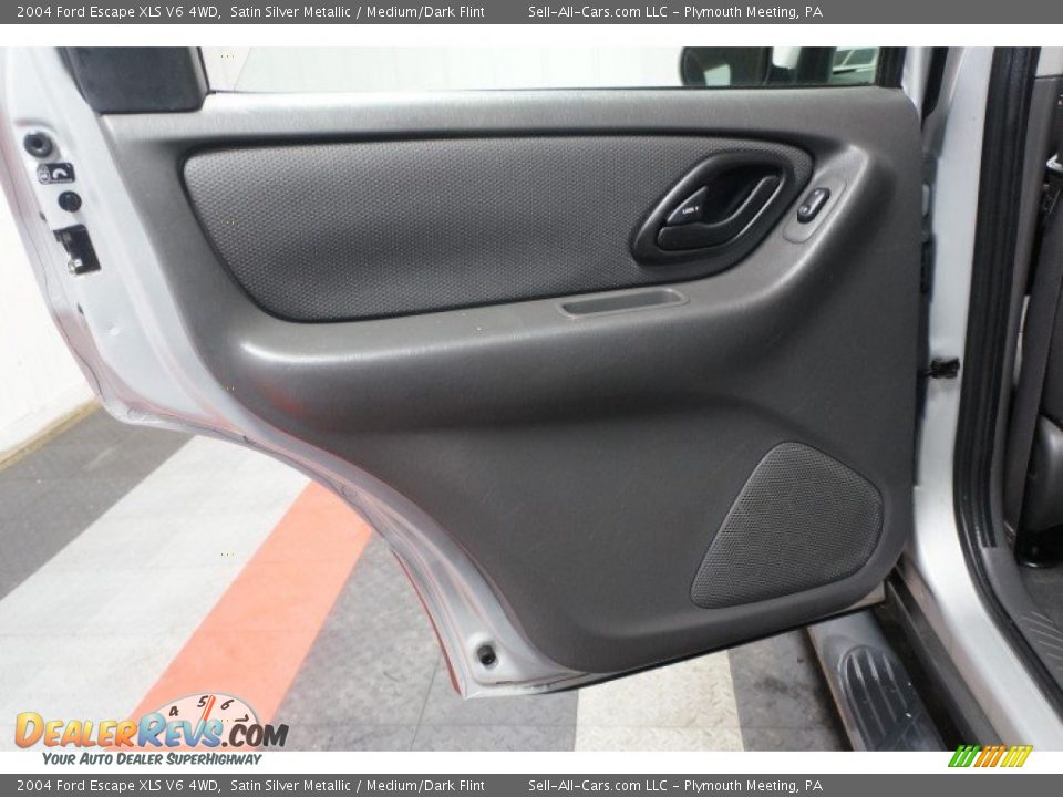 2004 Ford Escape XLS V6 4WD Satin Silver Metallic / Medium/Dark Flint Photo #15