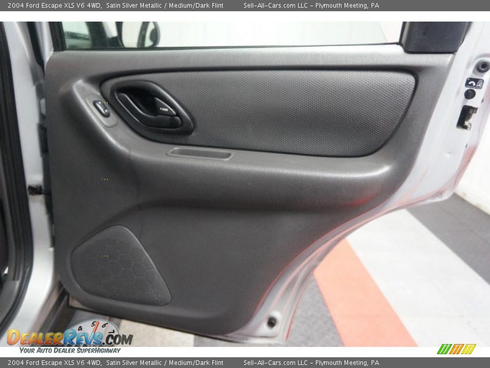 2004 Ford Escape XLS V6 4WD Satin Silver Metallic / Medium/Dark Flint Photo #16