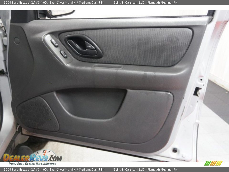 2004 Ford Escape XLS V6 4WD Satin Silver Metallic / Medium/Dark Flint Photo #17