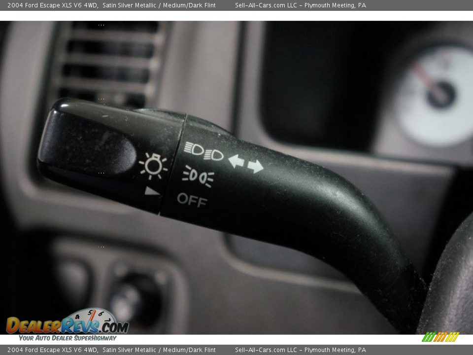 2004 Ford Escape XLS V6 4WD Satin Silver Metallic / Medium/Dark Flint Photo #32