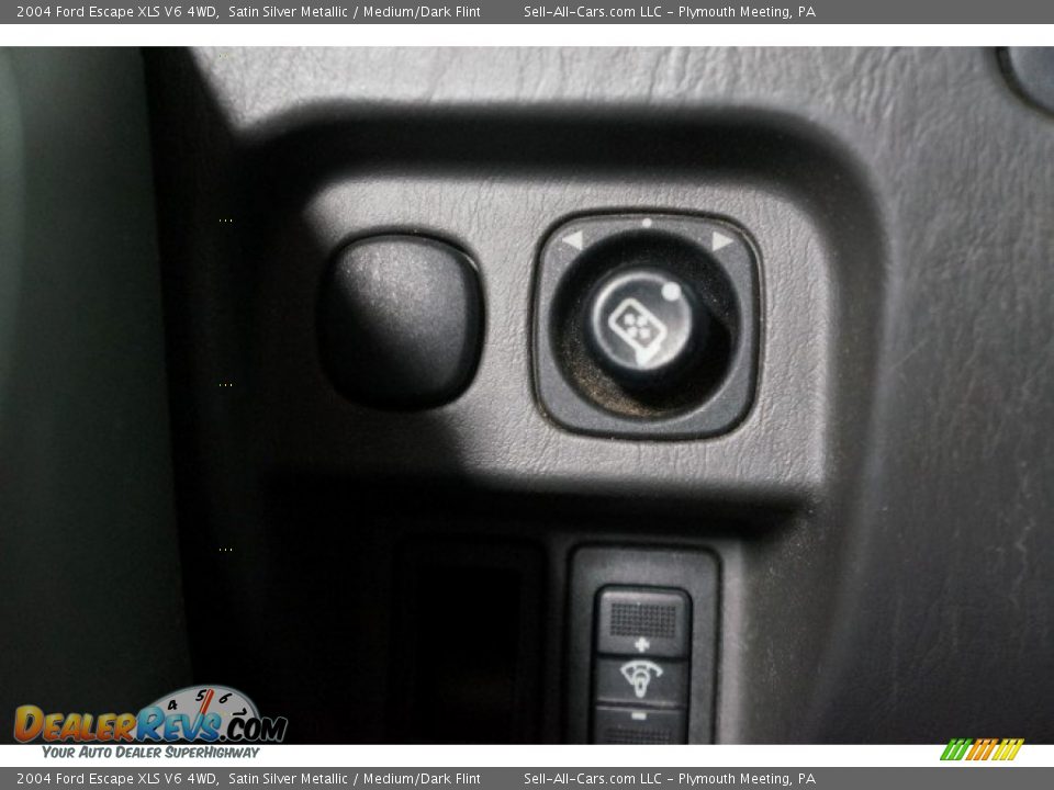 2004 Ford Escape XLS V6 4WD Satin Silver Metallic / Medium/Dark Flint Photo #35