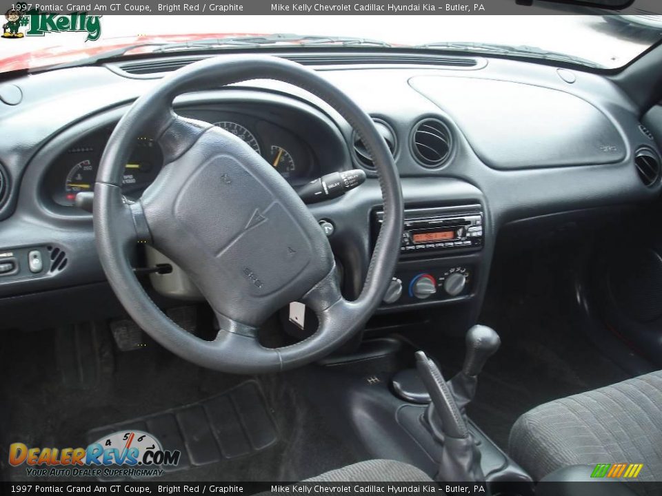 1997 Pontiac Grand Am GT Coupe Bright Red / Graphite Photo #10