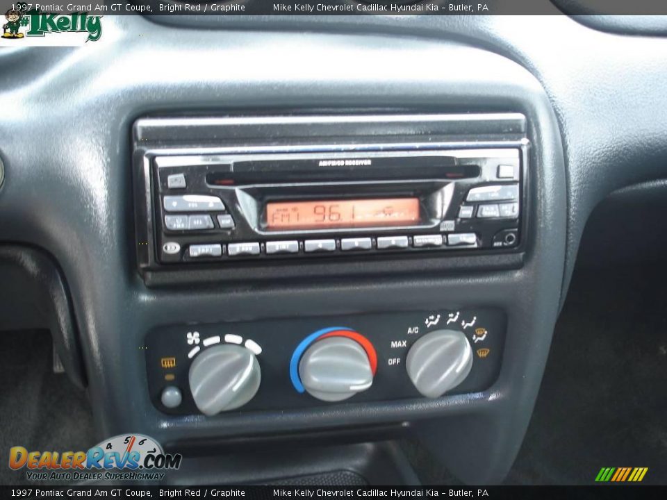 1997 Pontiac Grand Am GT Coupe Bright Red / Graphite Photo #17