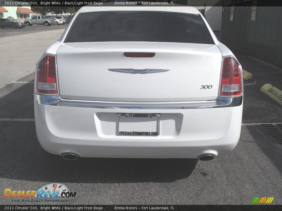 2011 Chrysler 300 Bright White / Black/Light Frost Beige Photo #11