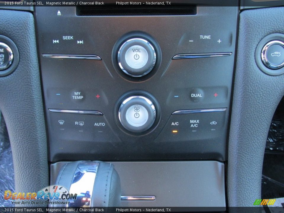 2015 Ford Taurus SEL Magnetic Metallic / Charcoal Black Photo #26