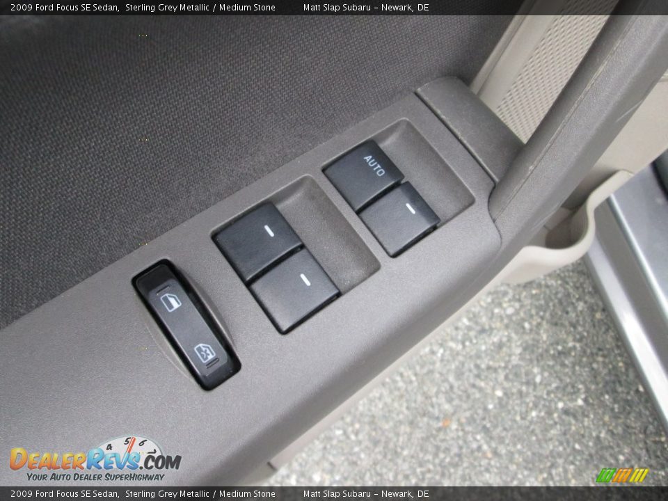 2009 Ford Focus SE Sedan Sterling Grey Metallic / Medium Stone Photo #14