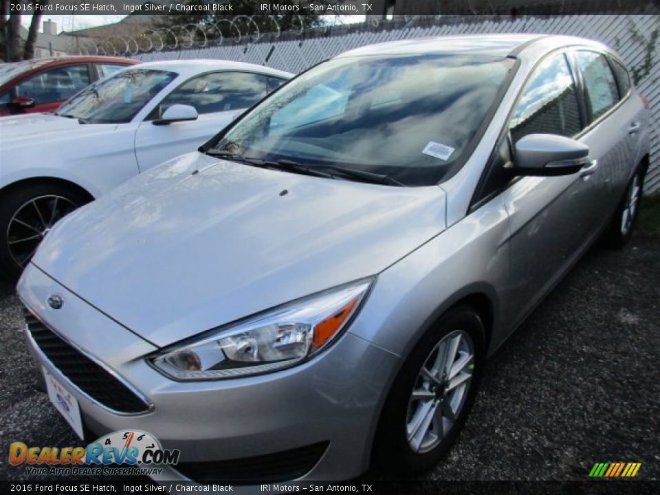 2016 Ford Focus SE Hatch Ingot Silver / Charcoal Black Photo #2