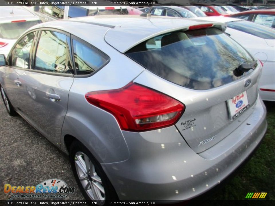 2016 Ford Focus SE Hatch Ingot Silver / Charcoal Black Photo #4