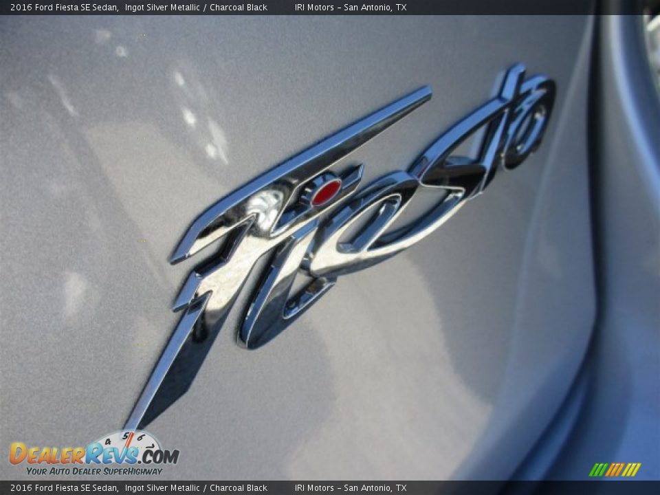 2016 Ford Fiesta SE Sedan Ingot Silver Metallic / Charcoal Black Photo #5