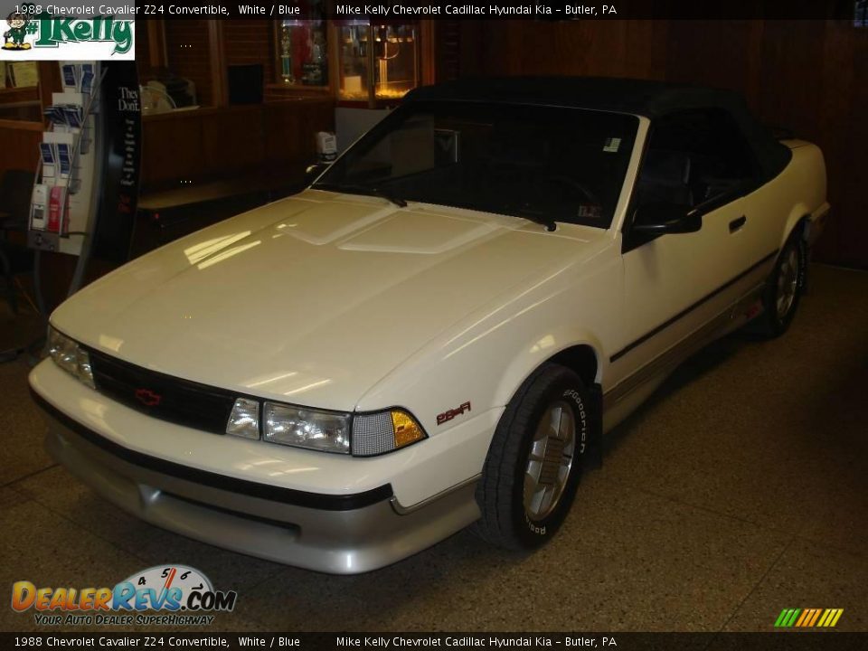 1988 Chevrolet Cavalier Z24 Convertible White / Blue Photo #2
