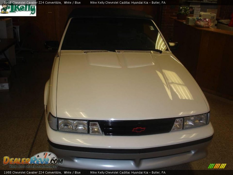 1988 Chevrolet Cavalier Z24 Convertible White / Blue Photo #3