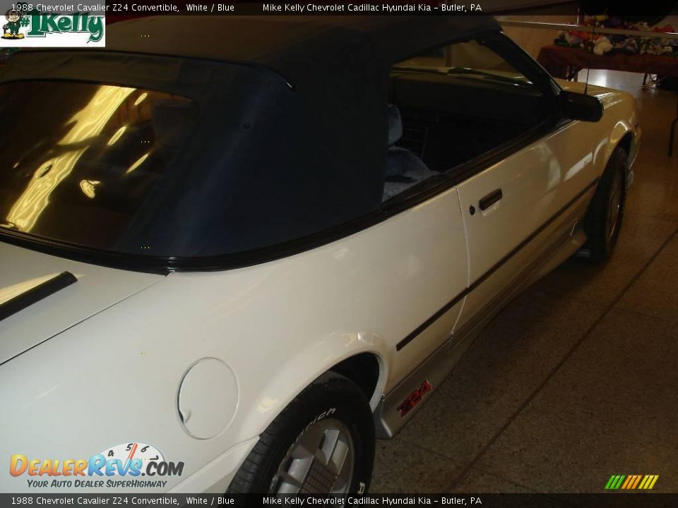 1988 Chevrolet Cavalier Z24 Convertible White / Blue Photo #6