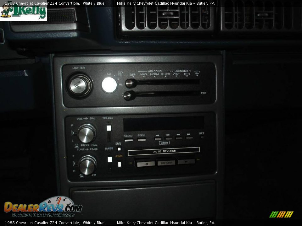 1988 Chevrolet Cavalier Z24 Convertible White / Blue Photo #18