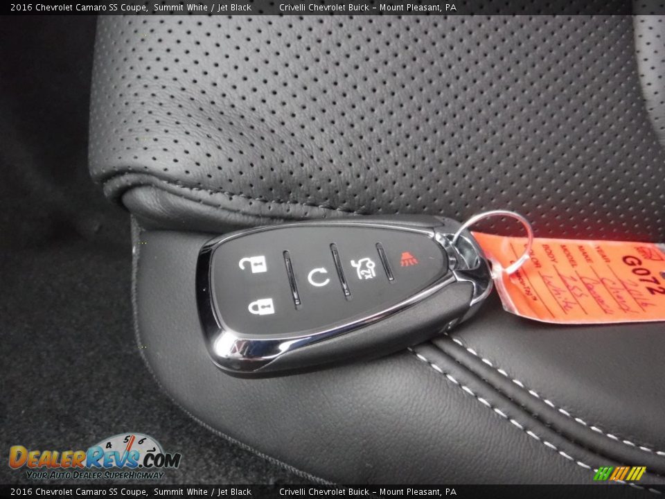 Keys of 2016 Chevrolet Camaro SS Coupe Photo #34