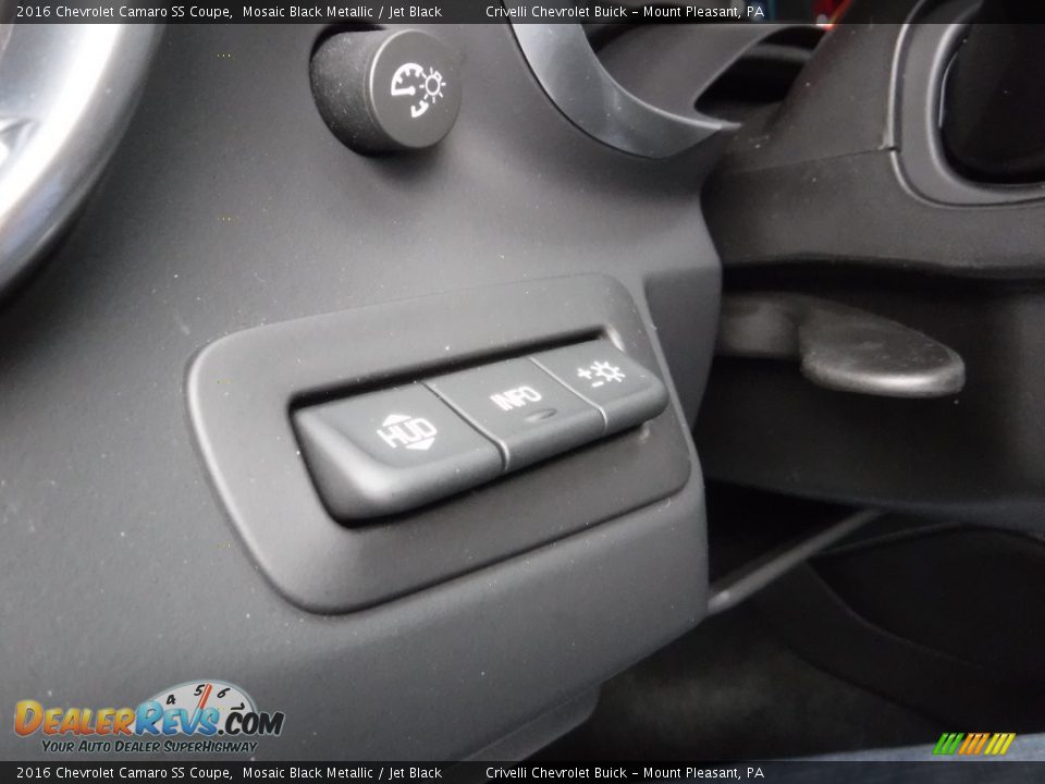 Controls of 2016 Chevrolet Camaro SS Coupe Photo #28