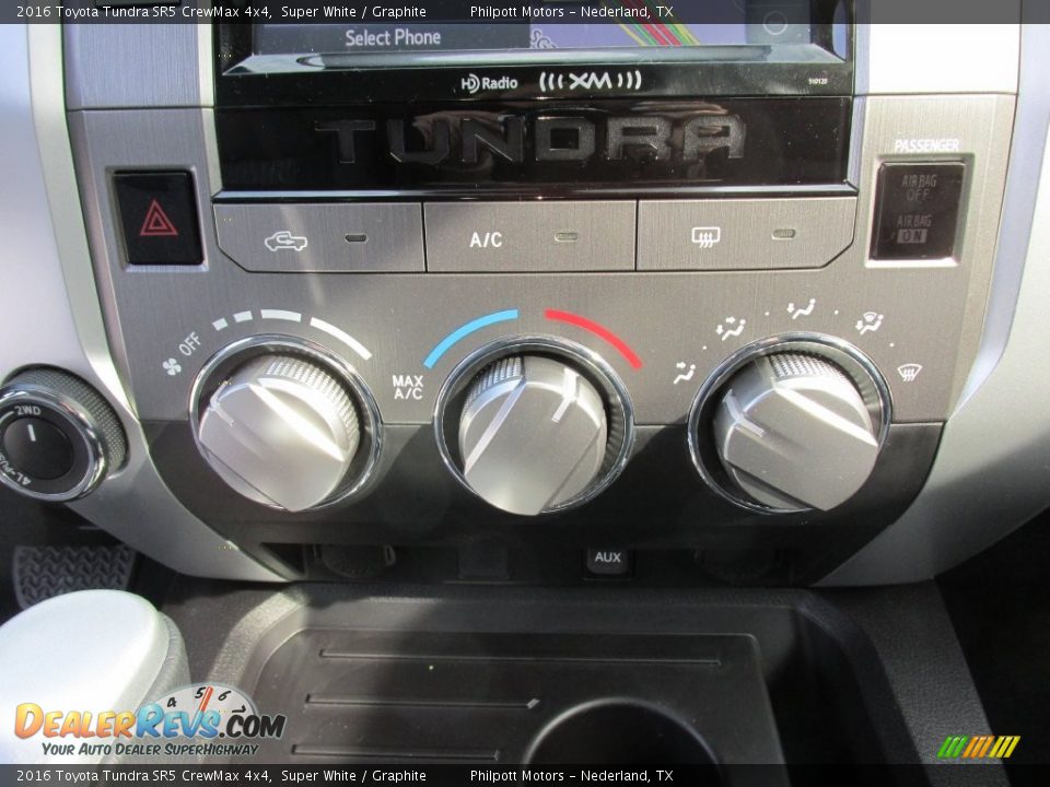 2016 Toyota Tundra SR5 CrewMax 4x4 Super White / Graphite Photo #27