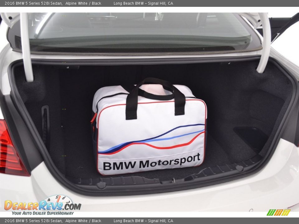 2016 BMW 5 Series 528i Sedan Alpine White / Black Photo #10