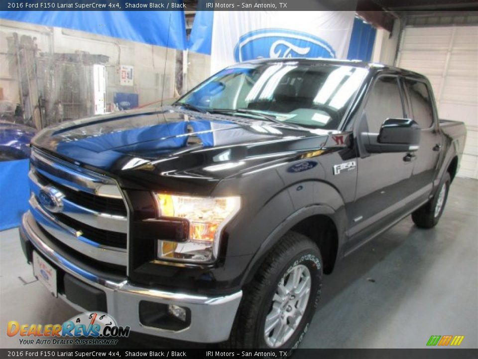 Front 3/4 View of 2016 Ford F150 Lariat SuperCrew 4x4 Photo #3