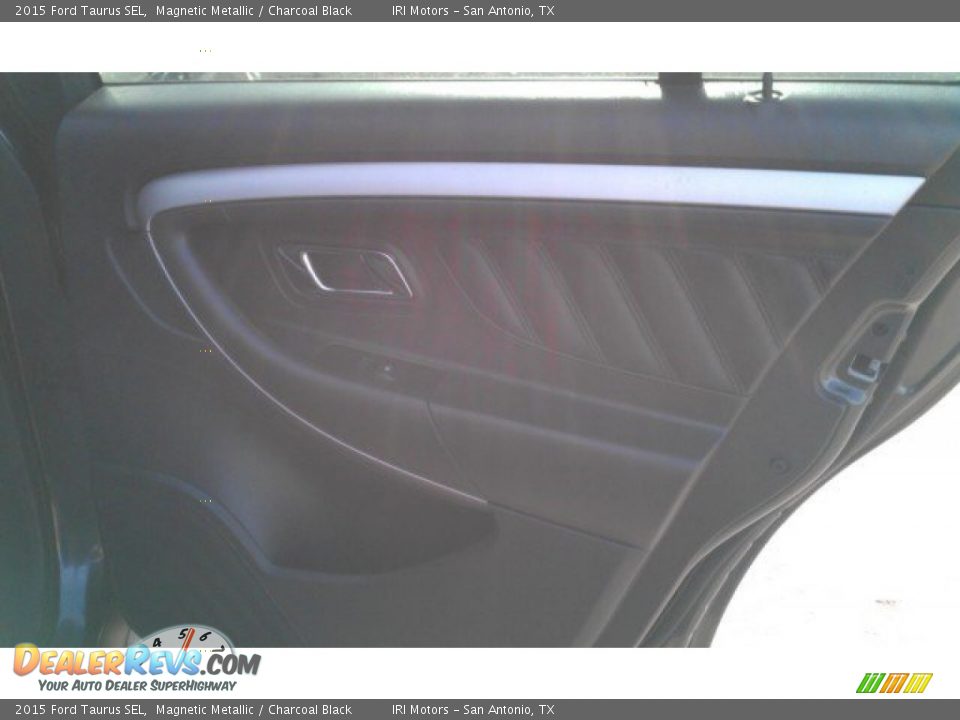 2015 Ford Taurus SEL Magnetic Metallic / Charcoal Black Photo #18