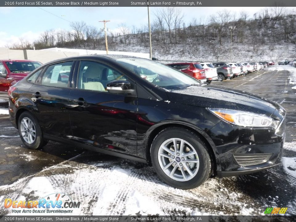 2016 Ford Focus SE Sedan Shadow Black / Medium Light Stone Photo #1