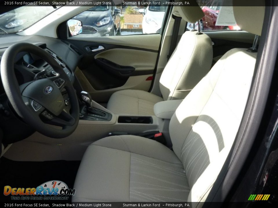 2016 Ford Focus SE Sedan Shadow Black / Medium Light Stone Photo #6