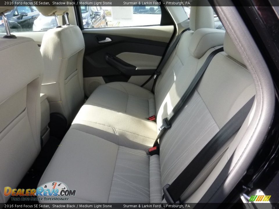 2016 Ford Focus SE Sedan Shadow Black / Medium Light Stone Photo #7