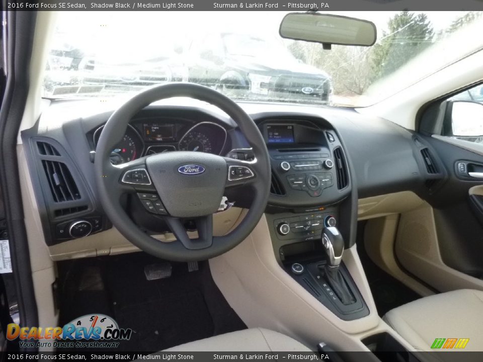 2016 Ford Focus SE Sedan Shadow Black / Medium Light Stone Photo #8