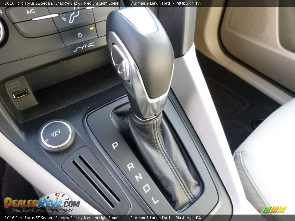 2016 Ford Focus SE Sedan Shadow Black / Medium Light Stone Photo #12