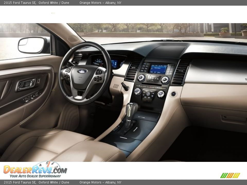 2015 Ford Taurus SE Oxford White / Dune Photo #9