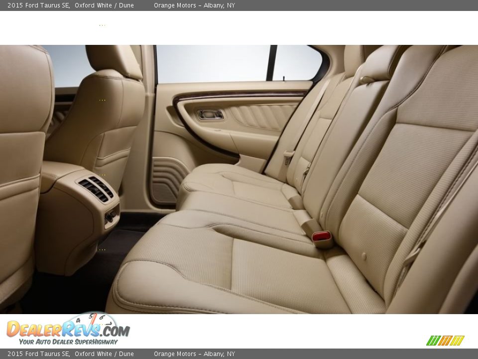 2015 Ford Taurus SE Oxford White / Dune Photo #10