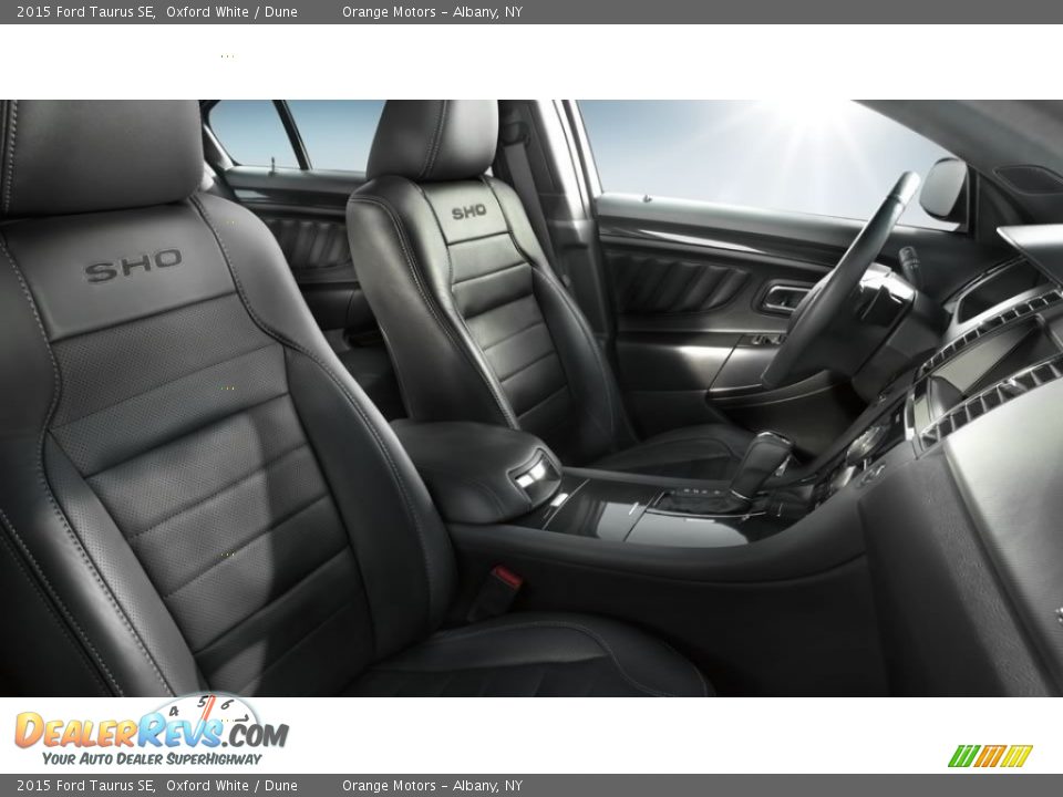 2015 Ford Taurus SE Oxford White / Dune Photo #12