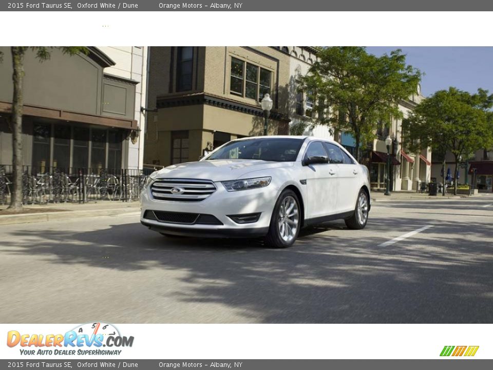 2015 Ford Taurus SE Oxford White / Dune Photo #14