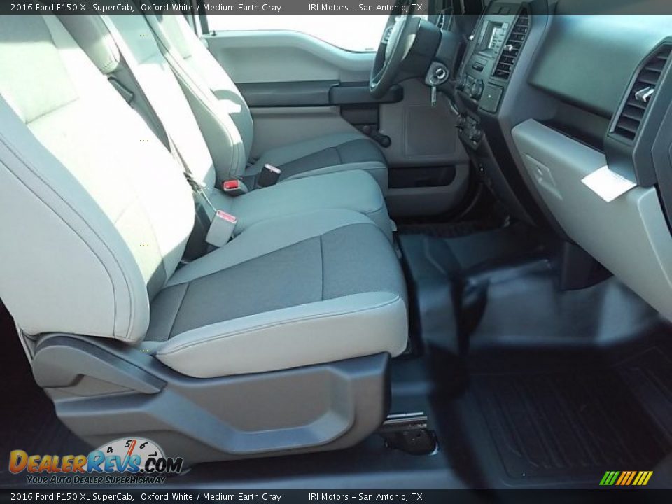 2016 Ford F150 XL SuperCab Oxford White / Medium Earth Gray Photo #17